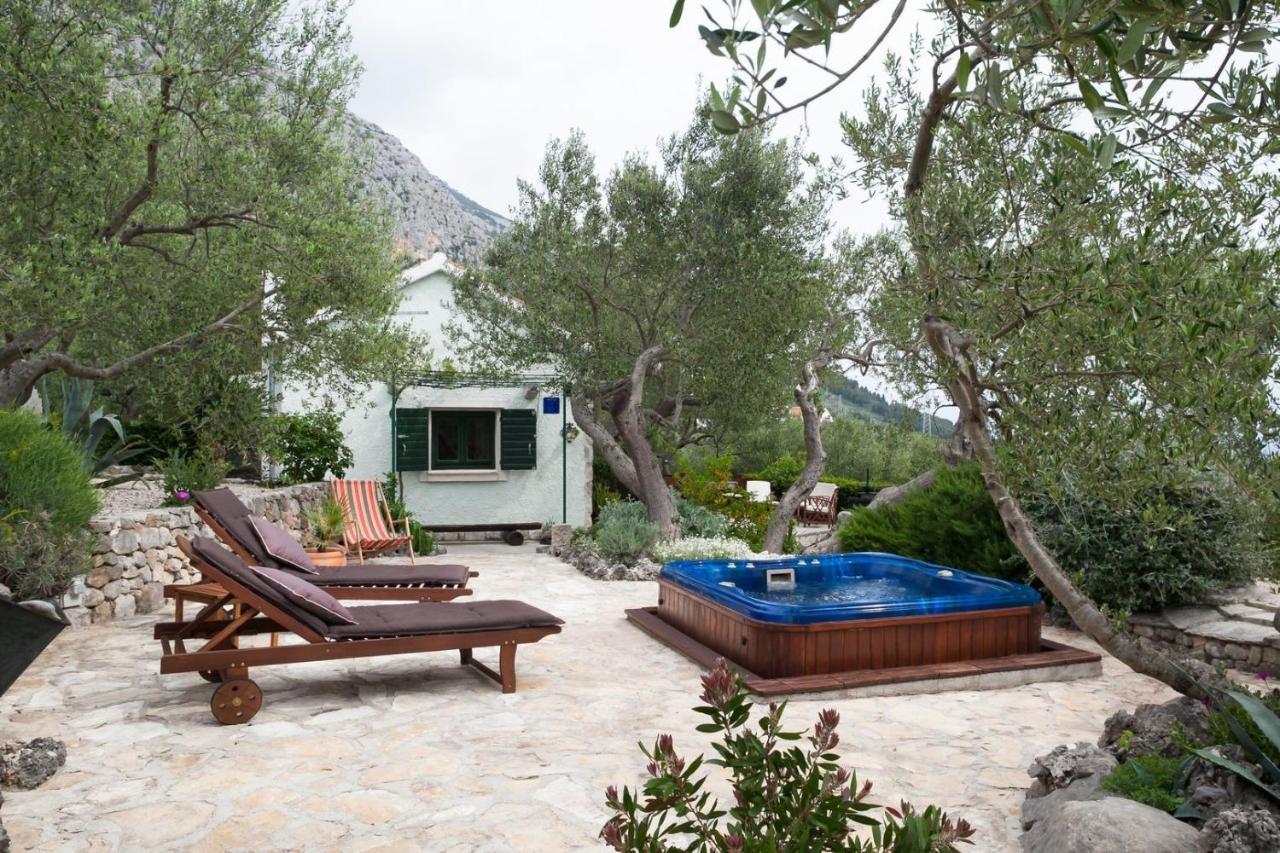 Holiday House Jano In Makarska, Jacuzzi Villa ภายนอก รูปภาพ